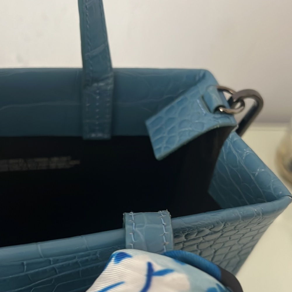 Off white blue hand and crossbody shoulder bag - Picture 5 of 7